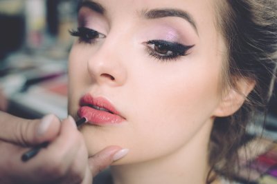 De halo lip geeft je volle lippen zonder lip fillers